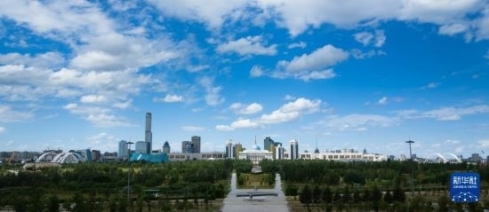 這是7月1日拍攝的哈薩克斯坦首都阿斯塔納的天際線。新華社記者 王建華 攝