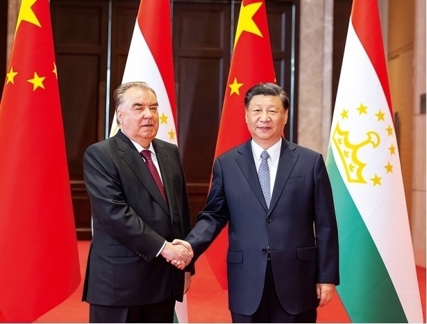 2023年5月，國家主席習(xí)近平在西安同來華出席中國—中亞峰會并進(jìn)行國事訪問的塔吉克斯坦總統(tǒng)拉赫蒙會談。新華社記者 丁海濤 攝