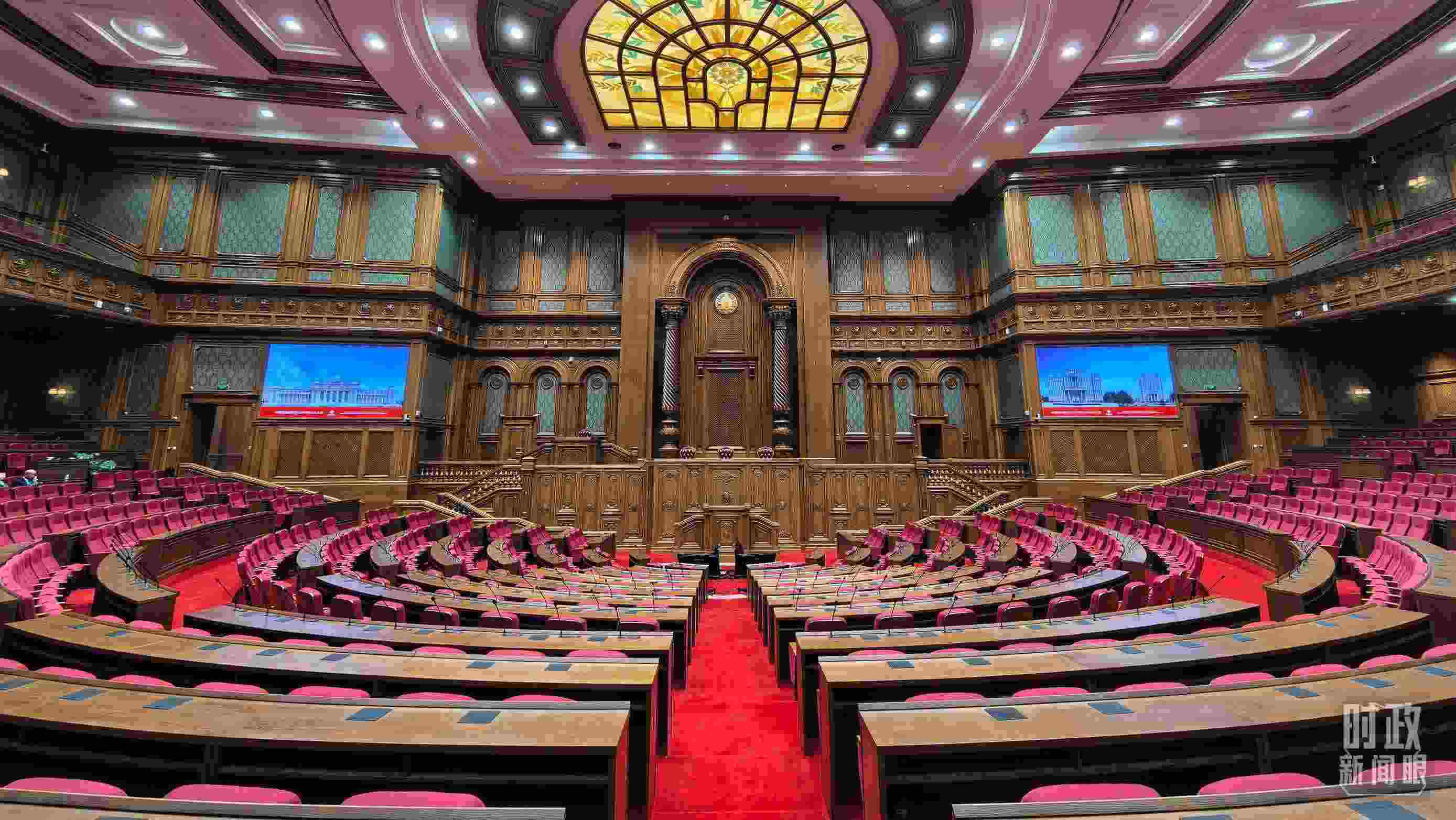 △中方援建塔議會大樓內(nèi)的聯(lián)席議會廳。（總臺央視記者陸泓宇拍攝）