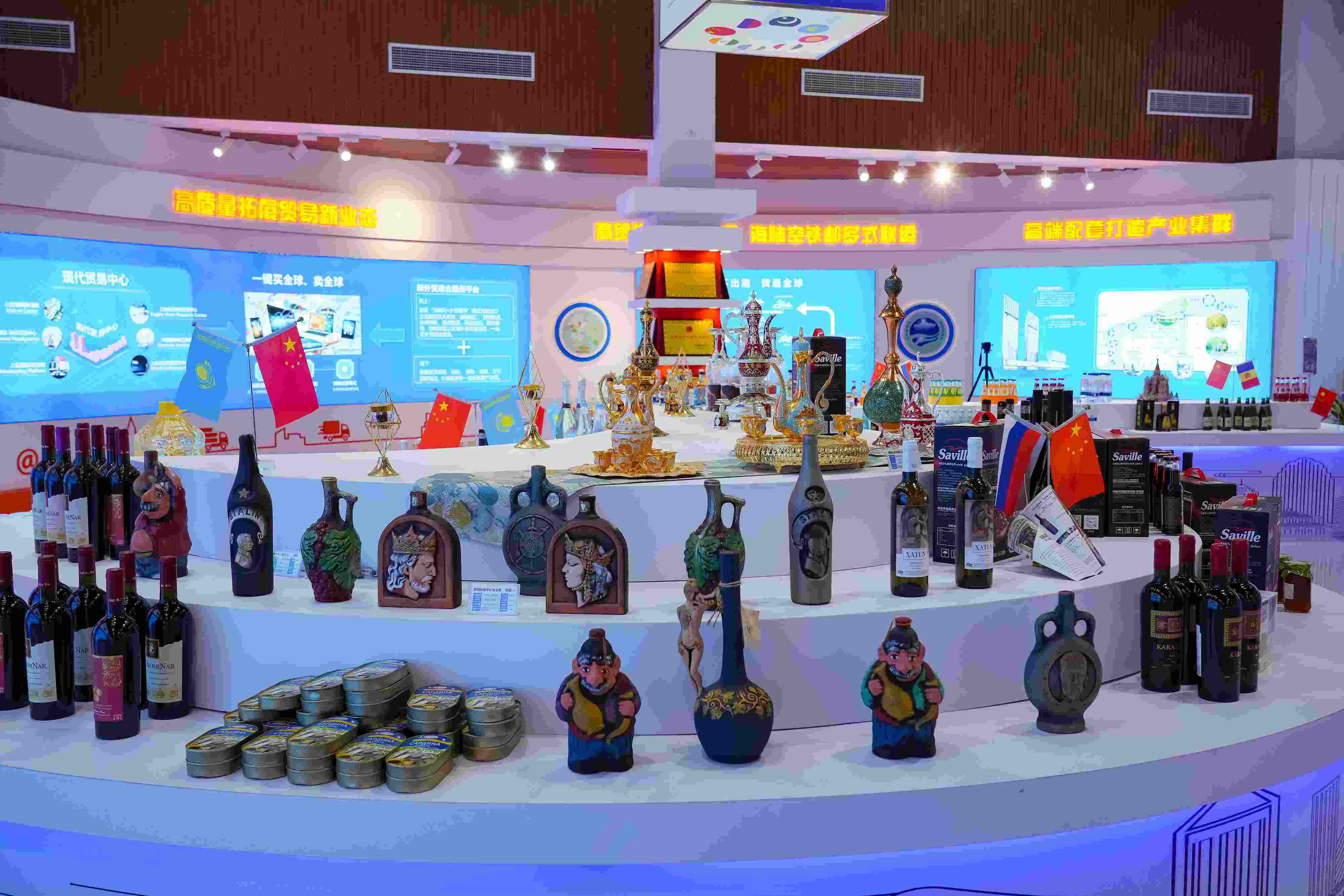 2022年10月19日，青島，上合示范區(qū)展出的上合組織國家特色商品。