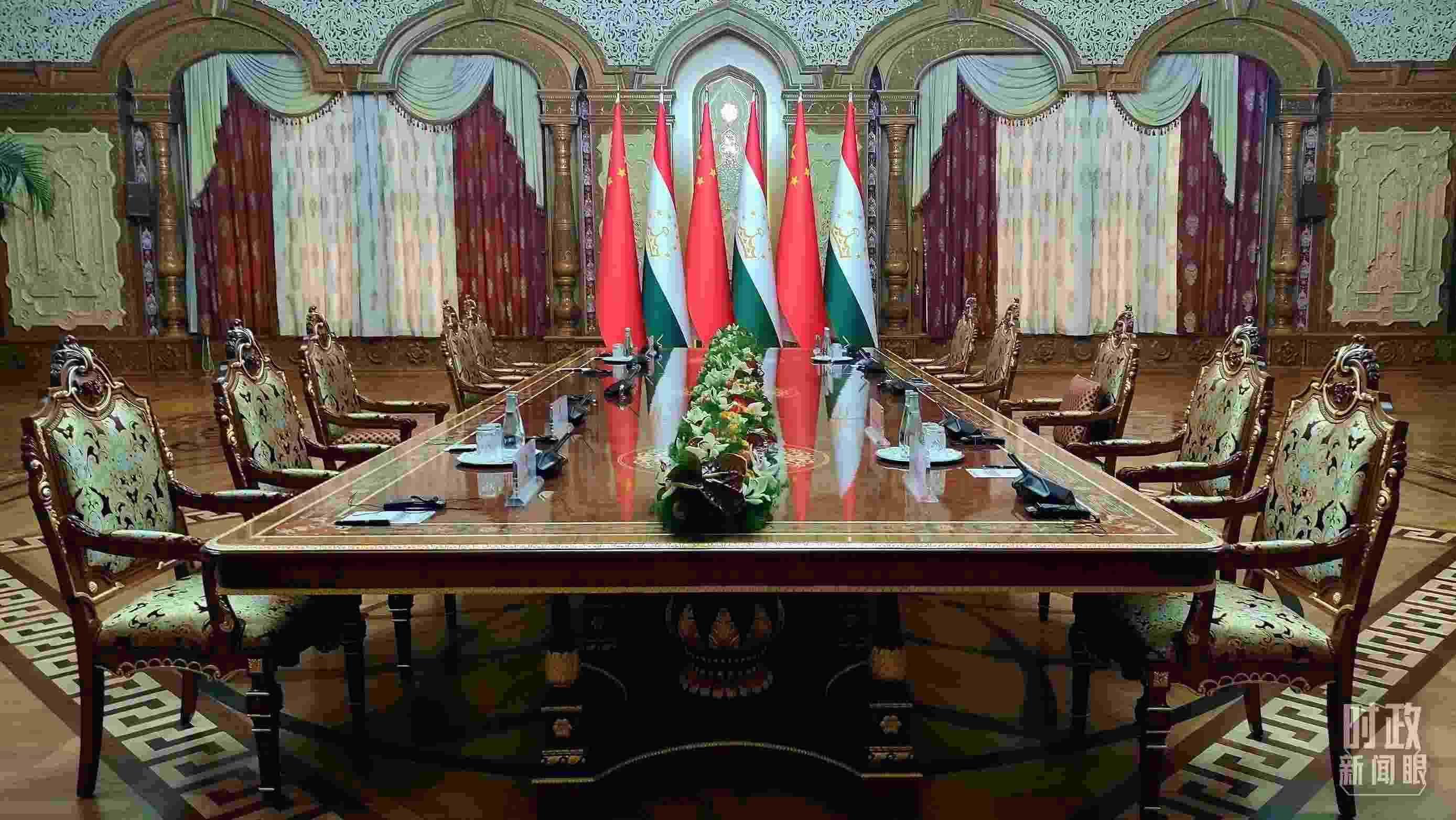 △中塔元首小范圍會談開始前。（總臺央視記者薛冠南拍攝）