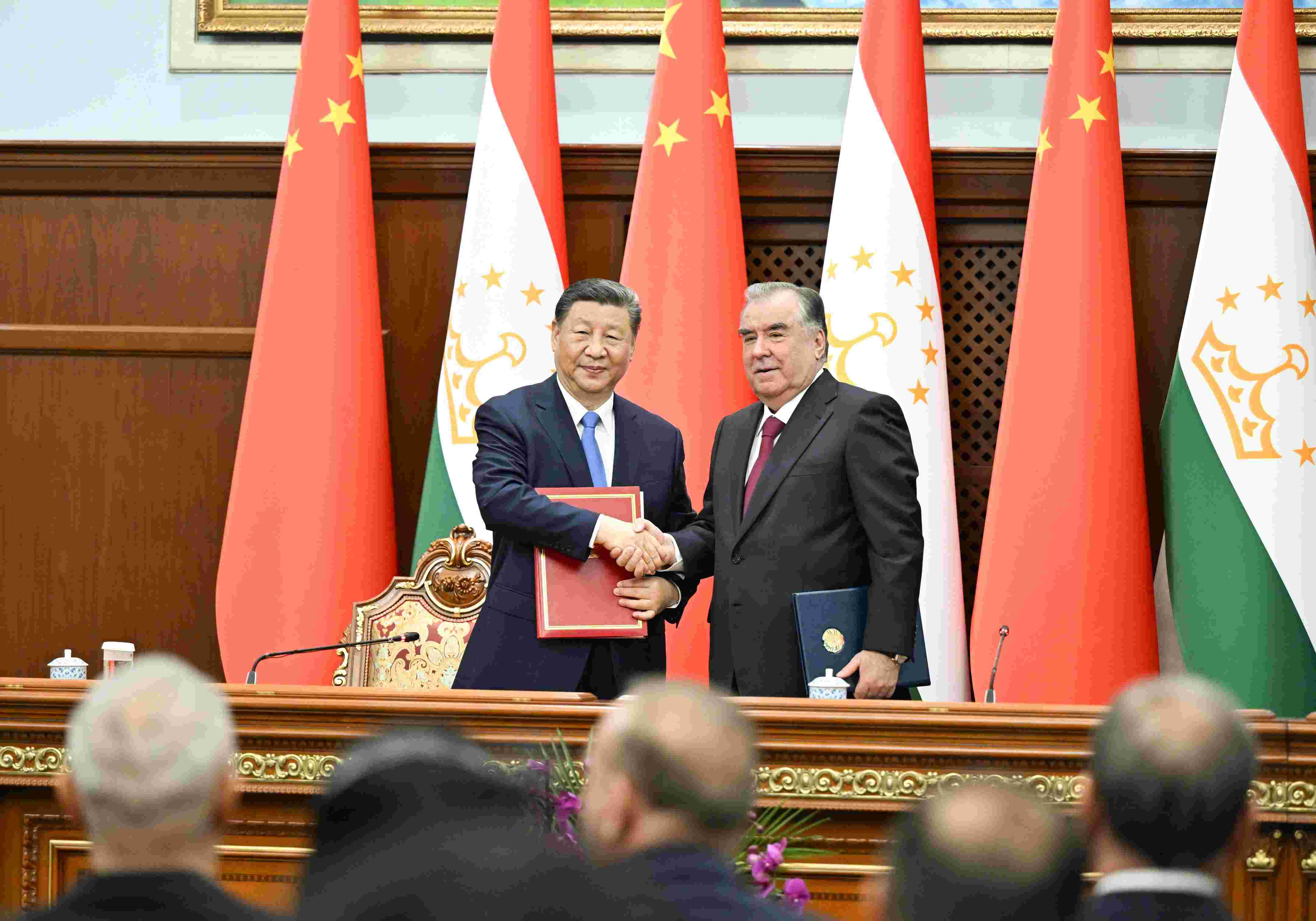 當(dāng)?shù)貢r間2024年7月5日下午，習(xí)近平主席同塔吉克斯坦總統(tǒng)拉赫蒙在杜尚別總統(tǒng)府舉行會談。會談后，兩國元首共同簽署《中華人民共和國和塔吉克斯坦共和國關(guān)于發(fā)展新時代全面戰(zhàn)略合作伙伴關(guān)系的聯(lián)合聲明》。