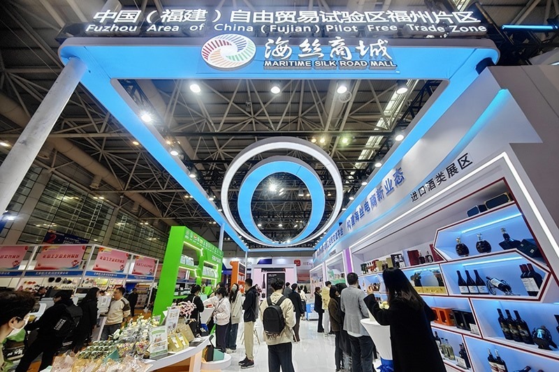 2024年3月18日，第四屆中國(guó)跨境電商交易會(huì)在福建福州開幕。展會(huì)聚焦“鏈接跨境全流域 共建電商新生態(tài)”，集聚全國(guó)80余個(gè)外貿(mào)產(chǎn)業(yè)帶的上千家供應(yīng)鏈企業(yè)。