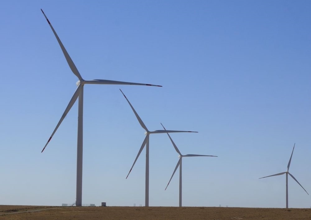 這是中哈合作的哈薩克斯坦札納塔斯100兆瓦風(fēng)電項(xiàng)目（2022年9月13日攝）。新華社發(fā)（德米特里·瓦西連科 攝）