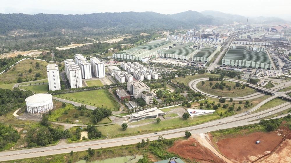 這是2024年6月13日在馬來西亞彭亨州拍攝的馬中關(guān)丹產(chǎn)業(yè)園（無人機(jī)照片）。新華社記者 程一恒 攝