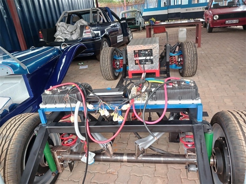 “老爺車”的跟上電動潮流。索尚古夫技術高中供圖