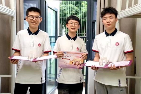 王子源（左）、母翰堯（中）、郭洋君（右）。清華大學(xué)供圖