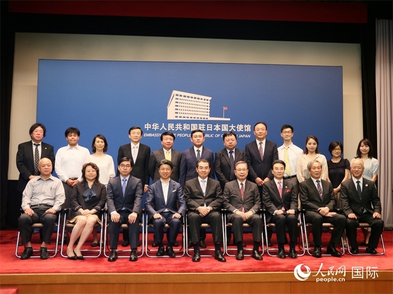 現(xiàn)場(chǎng)嘉賓合影。人民網(wǎng) 許可攝