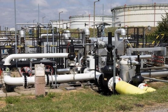 這是2022年5月24日在匈牙利薩茲豪隆包陶多瑙河煉油廠拍攝的連接匈牙利和俄羅斯的“友誼”輸油管道入口點(diǎn)。新華社發(fā)（弗爾季·奧蒂洛攝）