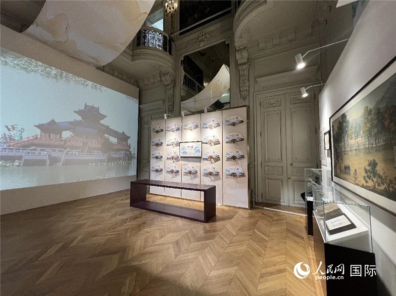 中國風(fēng)與法國經(jīng)典建筑相互融合。 人民網(wǎng)記者 何蒨攝