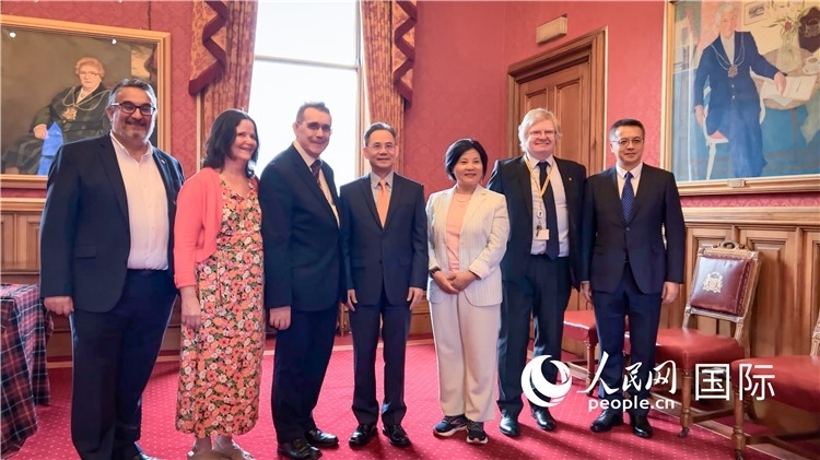 圖為阿伯丁市政廳會見現(xiàn)場。人民網(wǎng) 郭錦標(biāo)攝