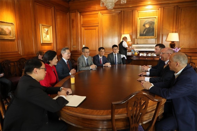 愛丁堡市政廳會見現(xiàn)場。中國駐英國使館供圖