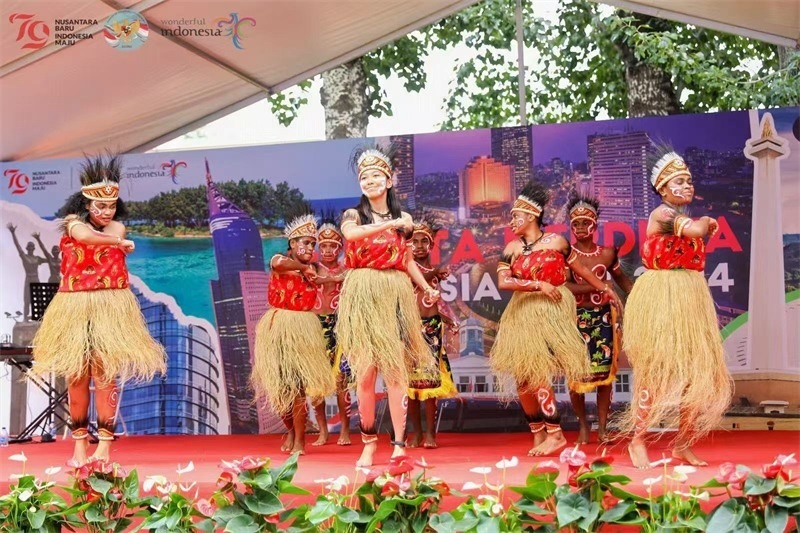 印尼在華留學(xué)生表演民族特色舞蹈。