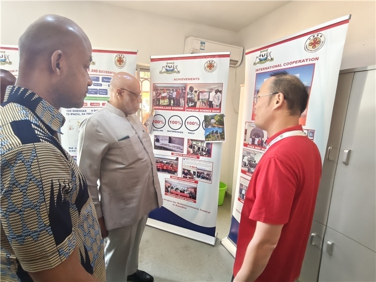 中方專家組組長黃玉政介紹項目進(jìn)展。專家組供圖