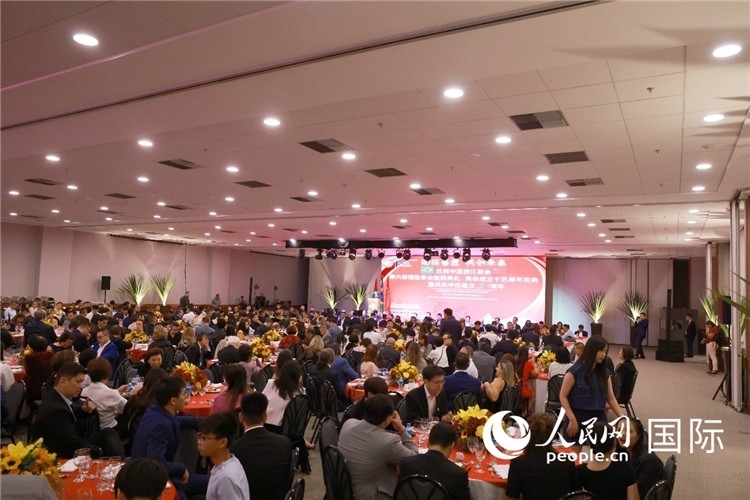 當?shù)貢r間8月24日晚，巴西中國浙江商會第六屆理監(jiān)事會就職典禮在里約熱內(nèi)盧舉行。圖為就職典禮現(xiàn)場。人民網(wǎng)記者 陳海琪攝