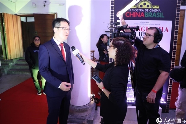 第三屆中國(guó)－巴西電影展主辦方巴西康橋博智文化傳媒公司總經(jīng)理陳翔廣在接受媒體采訪時(shí)表示，希望通過(guò)中巴電影展這個(gè)平臺(tái)促進(jìn)兩國(guó)文化交流，把更多的中國(guó)影視作品引進(jìn)巴西。人民網(wǎng)記者 陳一鳴攝