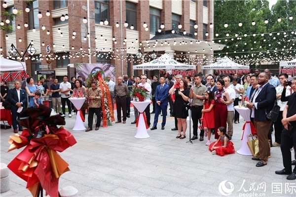 特立尼達(dá)和多巴哥駐華使館在其館內(nèi)慶祝特多獨(dú)立62周年。人民網(wǎng)記者 趙益普攝