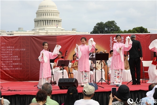 2、在華盛頓中國(guó)文化節(jié)活動(dòng)上，還進(jìn)行了豐富多樣的中國(guó)文化演出。 人民網(wǎng)記者 李志偉攝