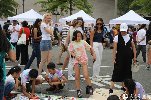 4、活動(dòng)吸引了很多小朋友參加。 人民網(wǎng)記者 李志偉攝