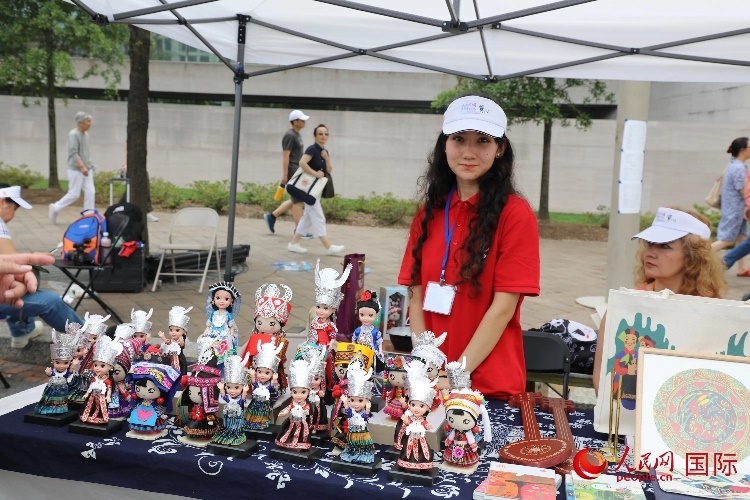 在今年活動(dòng)上，貴州代表團(tuán)設(shè)立的貴州非遺文化、“村BA”文創(chuàng)、貴州茶文化等展區(qū)。人民網(wǎng)記者 李志偉攝