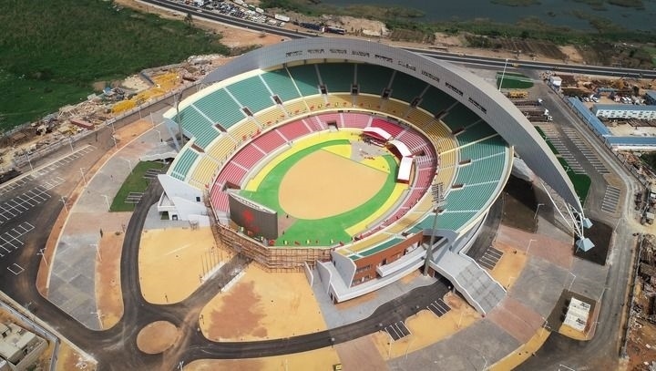 這是2018年7月18日在塞內(nèi)加爾首都達喀爾航拍的中國援建的塞內(nèi)加爾競技摔跤場。新華社記者 呂帥 攝