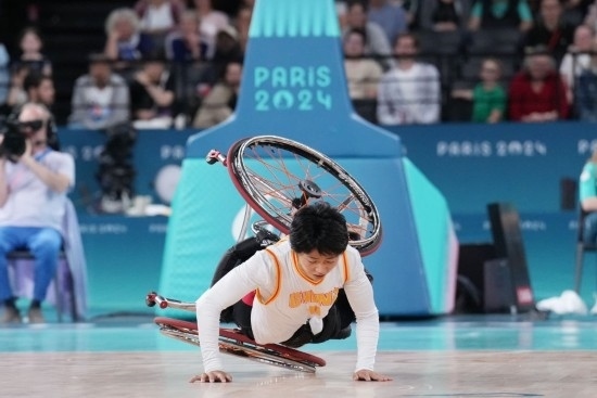 巴黎殘奧會｜“撞車、摔倒，我們都習(xí)慣了”