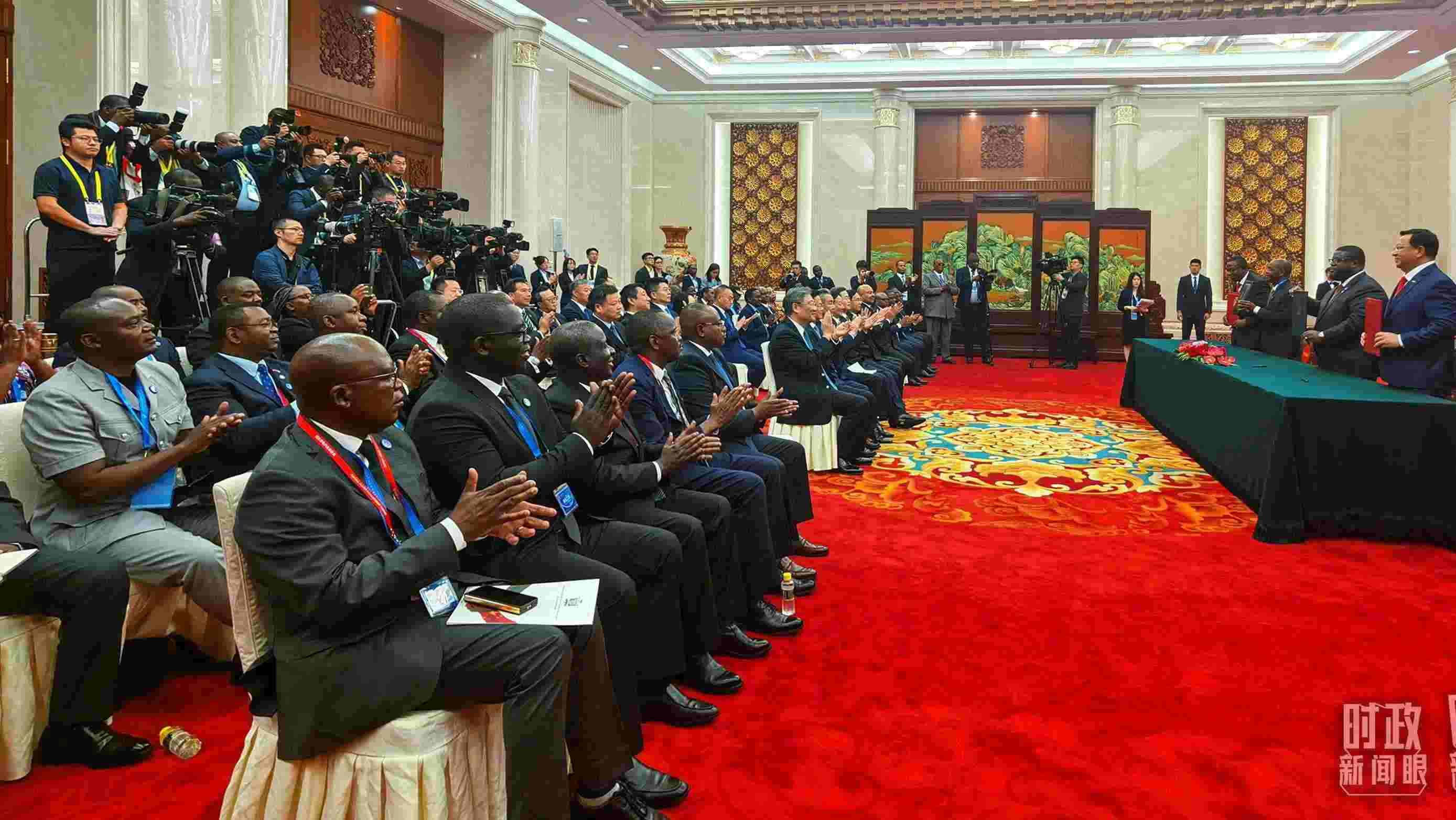 《坦贊鐵路激活項(xiàng)目諒解備忘錄》簽署現(xiàn)場。（總臺(tái)央視記者曹亞星拍攝）