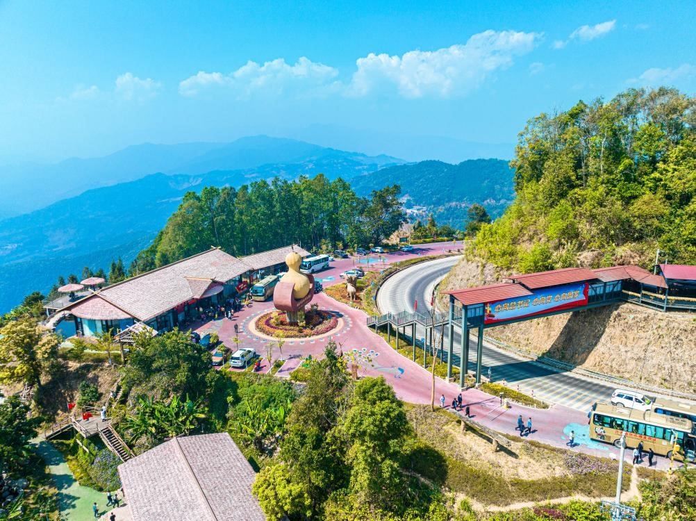 這是位于班洪鄉(xiāng)班洪村下班壩自然村的葫蘆王地AAAA級(jí)景區(qū)游客服務(wù)中心。（滄源縣融媒體中心供圖）