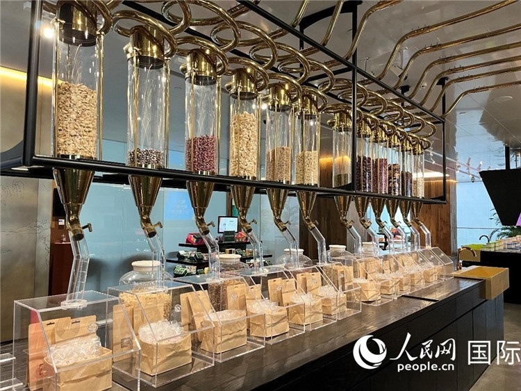 3.展示區(qū)展示的24節(jié)氣養(yǎng)生茶。（人民網(wǎng)記者陳思 攝）