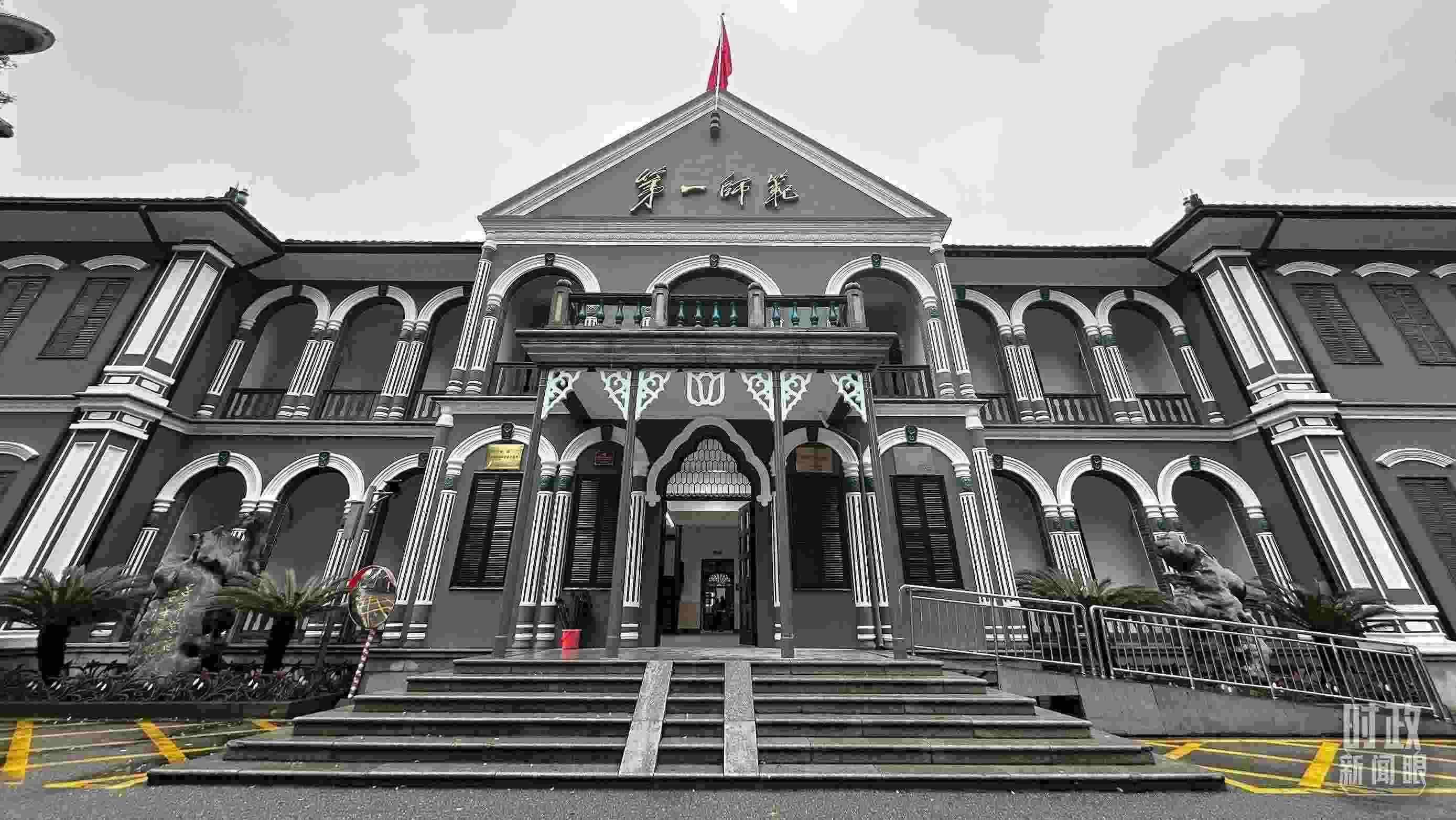  △2024年3月，習(xí)近平來到湖南第一師范學(xué)院（城南書院校區(qū)）考察。當(dāng)時(shí)他說，國家要強(qiáng)大，必須辦好教育。（總臺央視記者覃思拍攝）