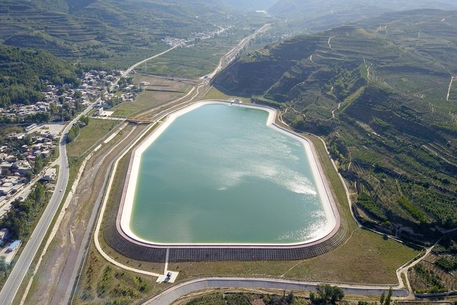 這是在天水市拍攝的已投用的天水城區(qū)引洮供水工程楊家灣調(diào)蓄水池（無人機(jī)照片）。新華社記者 范培珅 攝