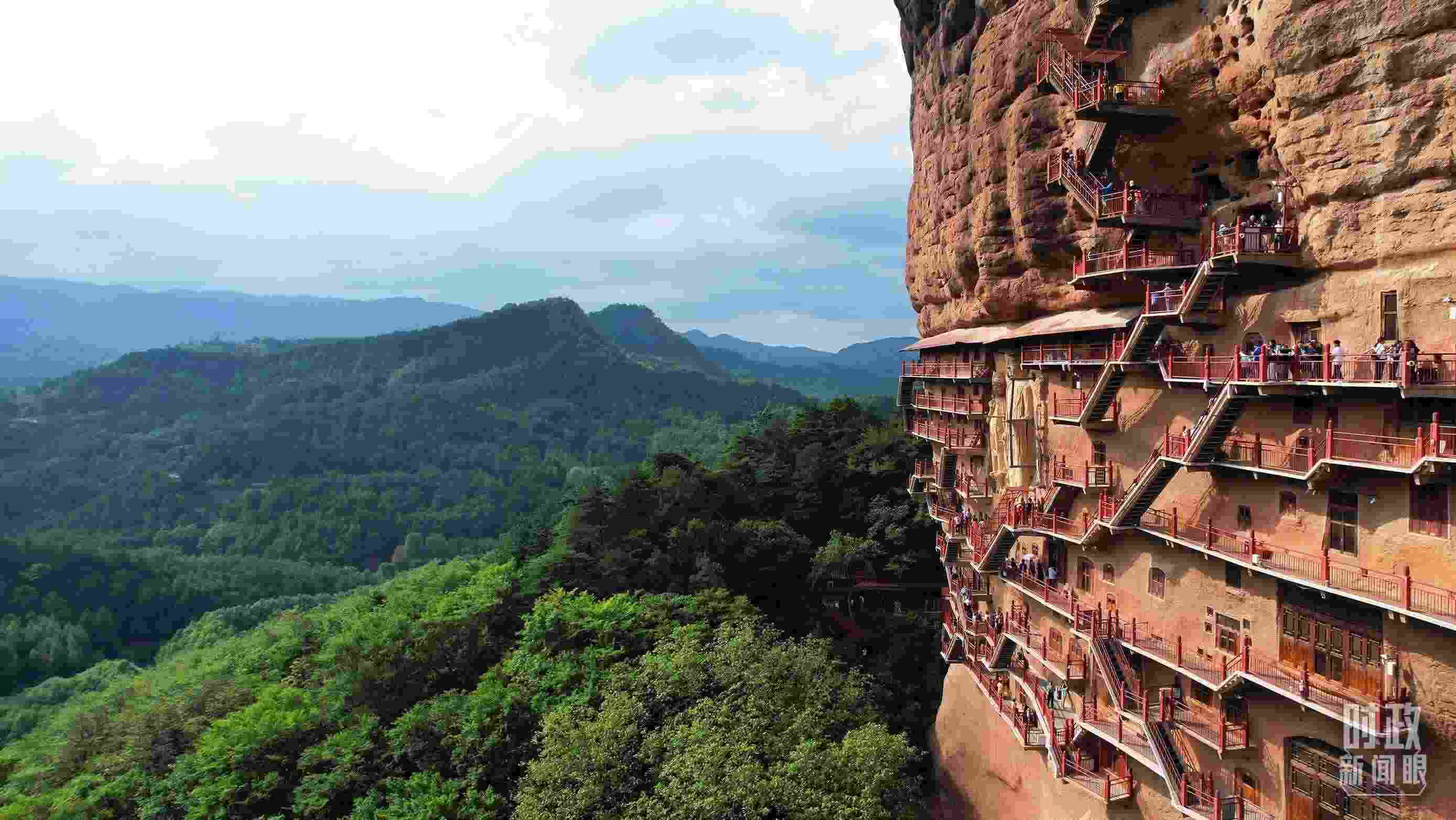 △ 麥積山石窟。（總臺(tái)記者馬凌峰拍攝）