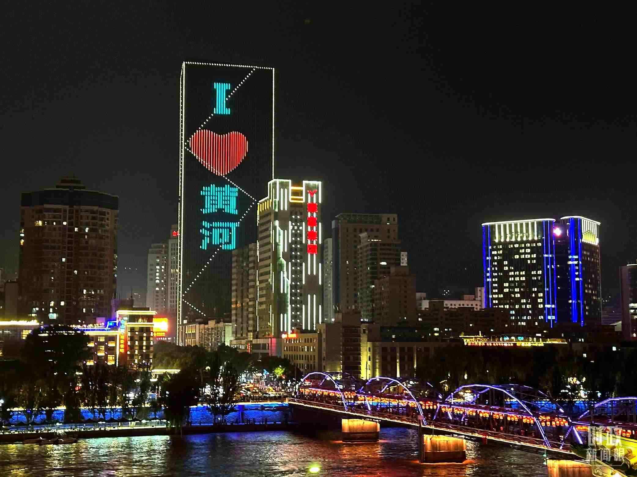 △黃河蘭州中山橋段夜景。（總臺央視記者趙化拍攝）