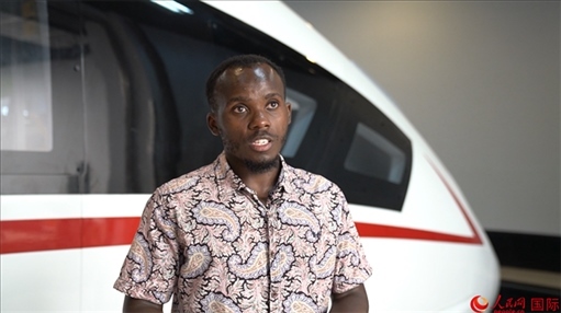 北京交通大學(xué)肯尼亞籍留學(xué)生卡里烏接受人民網(wǎng)采訪。人民網(wǎng) 周琳佳攝