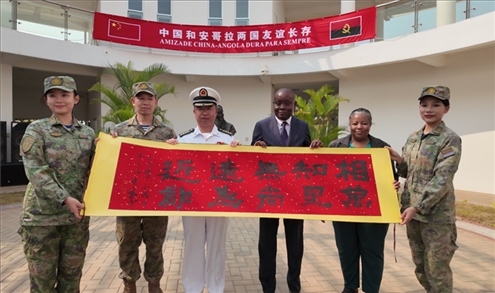 向內(nèi)圖大學(xué)贈(zèng)送書(shū)法作品。內(nèi)圖大學(xué)孔子學(xué)院供圖