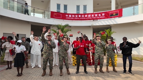 中安合唱歌曲《相親相愛(ài)》。內(nèi)圖大學(xué)孔子學(xué)院供圖