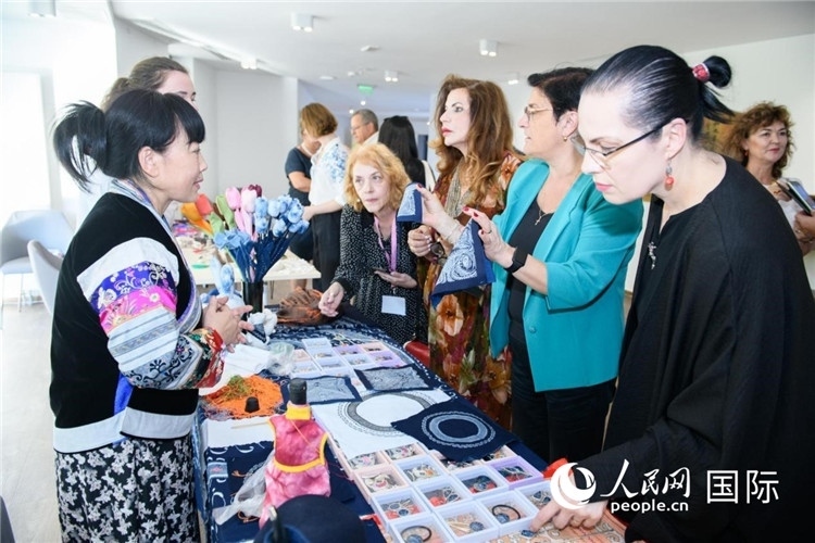 蠟染展示。傅永山攝