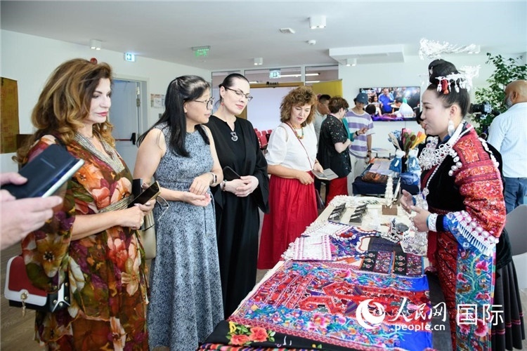 苗族銀器展示。傅永山攝