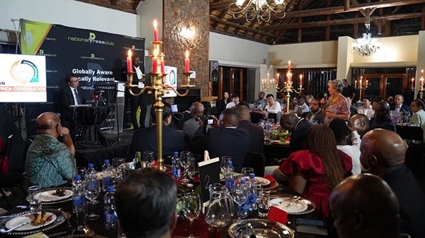 吳大使回答記者提問。人民網(wǎng) 劉暢攝