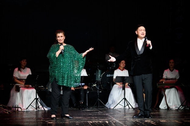 中羅歌唱家合唱《摩爾多瓦的玫瑰》。傅永山 攝