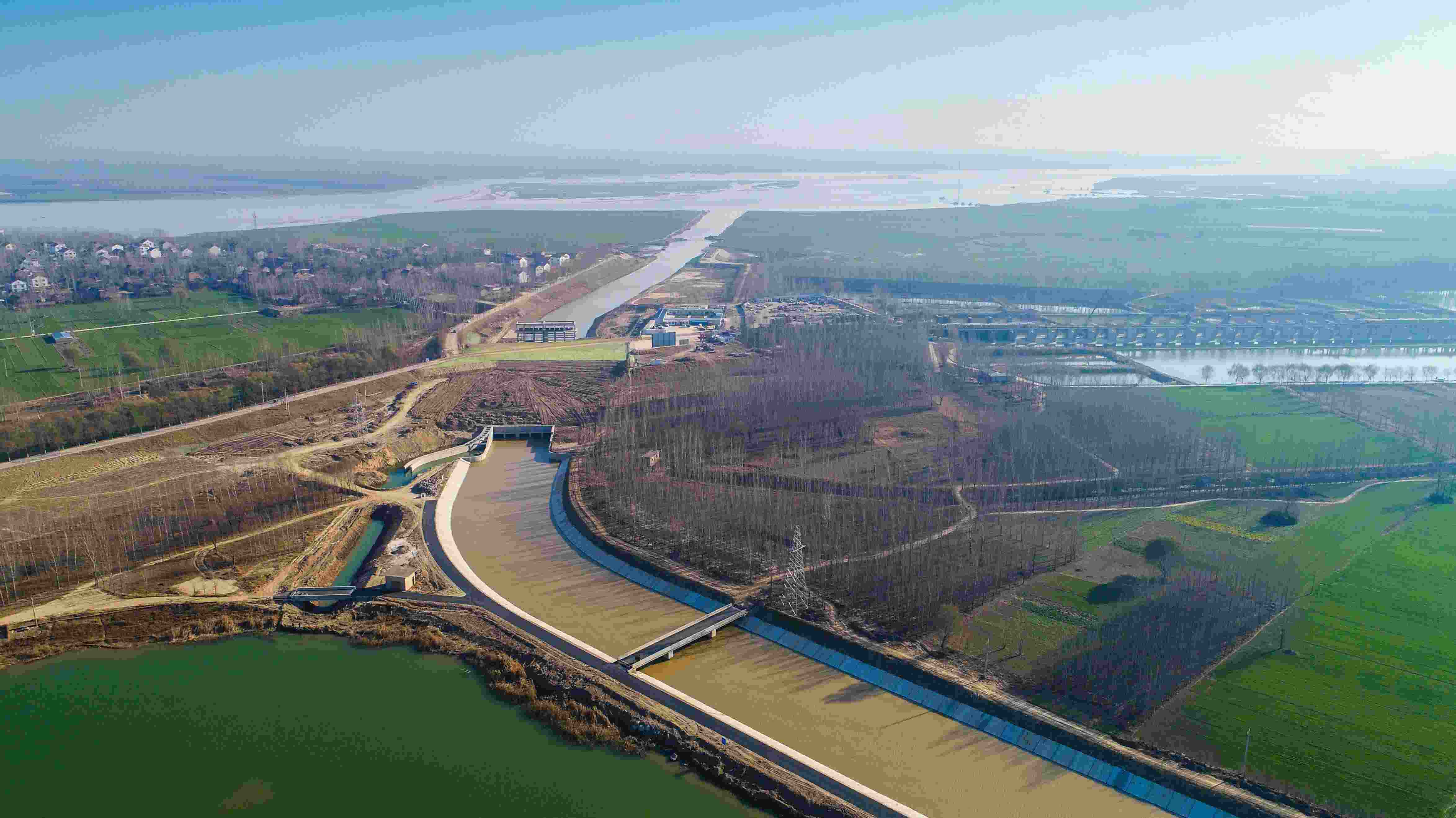 實(shí)施引黃入冀調(diào)水，助力華北地下水超采綜合治理和白洋淀生態(tài)環(huán)境修復(fù)。水利部水資源局供圖