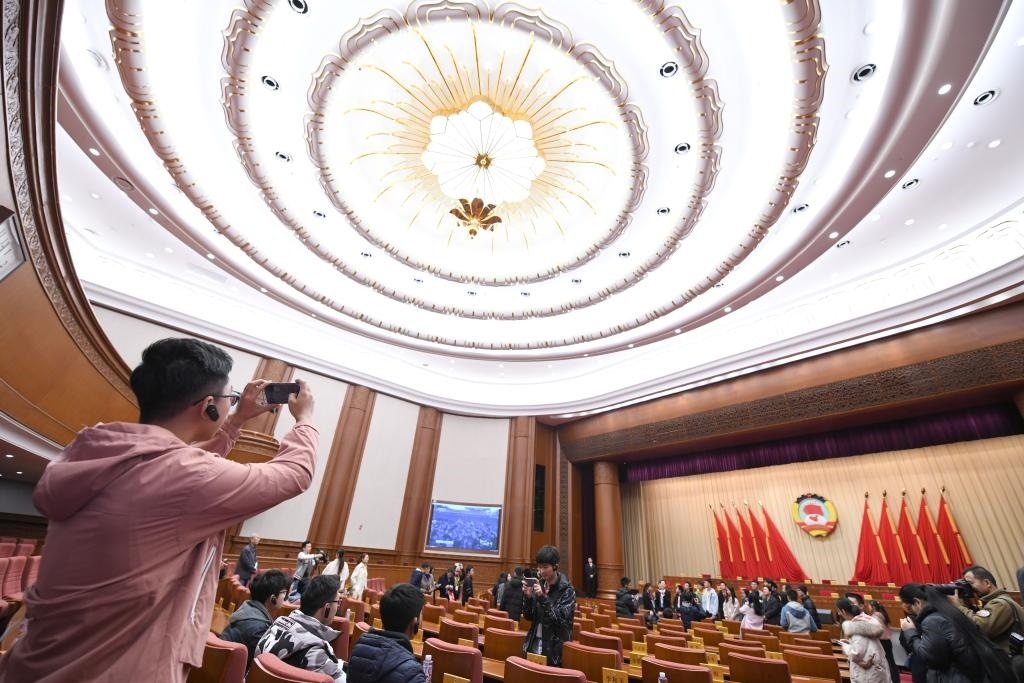 2019年11月16日，全國(guó)政協(xié)機(jī)關(guān)舉辦第一次公眾開(kāi)放日活動(dòng)，約200名高校師生、街道工作人員、退休干部、居民代表等參加。新華社記者 岳月偉 攝