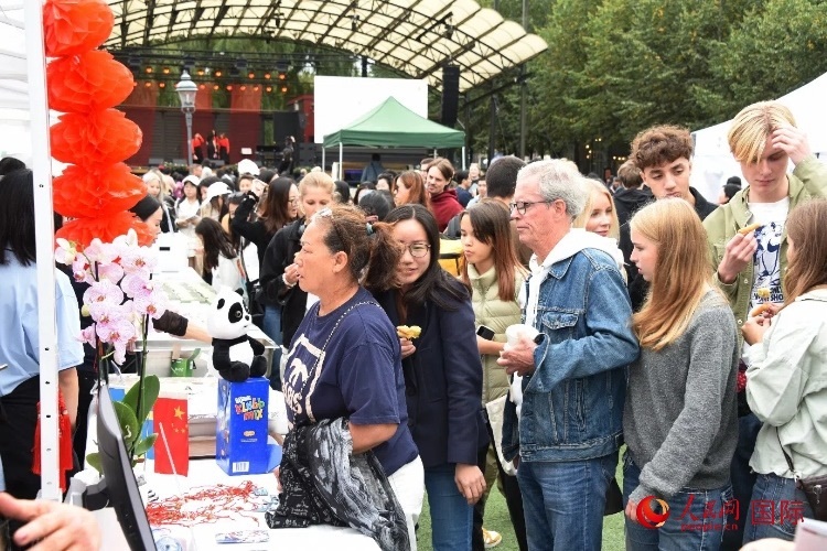 斯德哥爾摩中秋游園會。人民網(wǎng)記者 殷淼