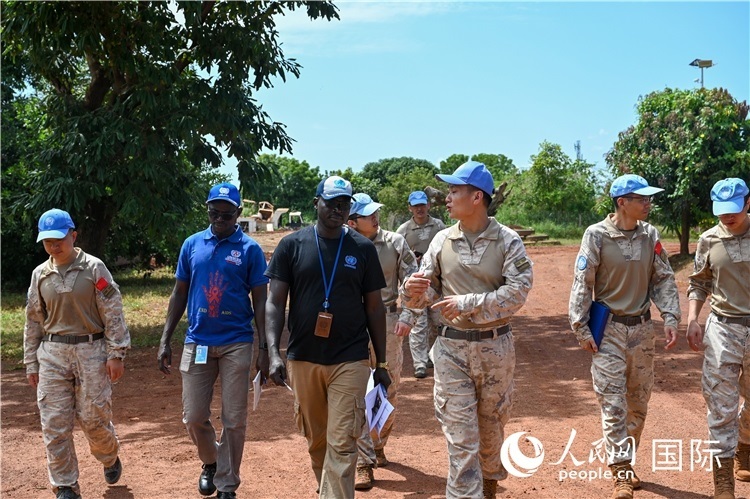 圖2 檢查組實地查驗。孫千攝