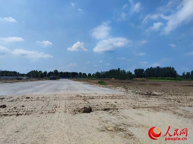 當(dāng)?shù)匾驯唤型５柠}河?xùn)|路。人民網(wǎng) 鞠峰攝