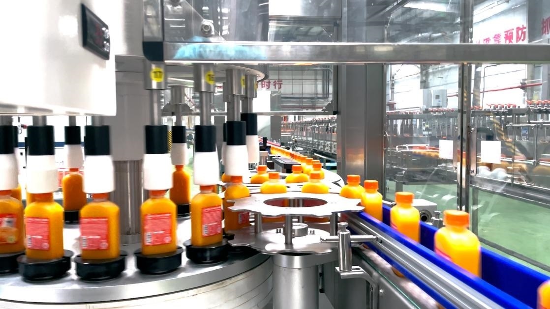 一輕食品（丹江口）產(chǎn)業(yè)園內(nèi)的桔汁飲料生產(chǎn)線。 受訪者供圖