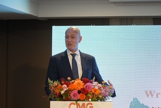 澳大利亞旅游局東半球市場及國際航司業(yè)務(wù)執(zhí)行總經(jīng)理何安哲在活動(dòng)上致辭。張舒惠攝