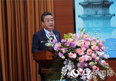 國(guó)—東盟中心秘書(shū)長(zhǎng)史忠俊在“走進(jìn)中華文明——海絲印記 世遺泉州”主題人文交流活動(dòng)中致辭。人民網(wǎng) 王婧攝