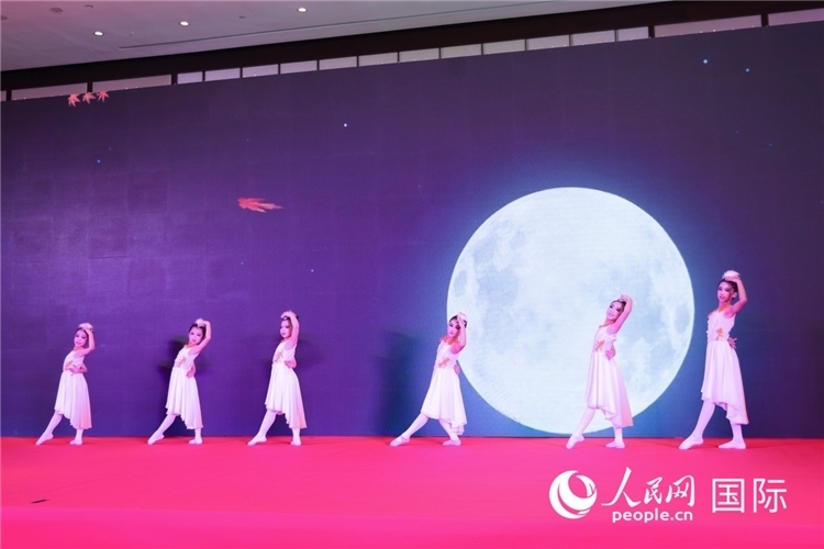 中國青少年歌舞表演。人民網記者任皓宇攝