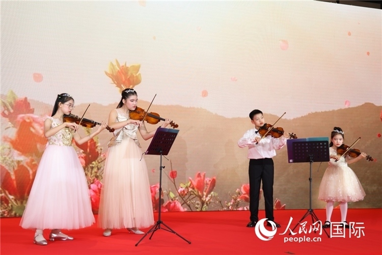 中國青少年樂器表演。人民網記者任皓宇攝